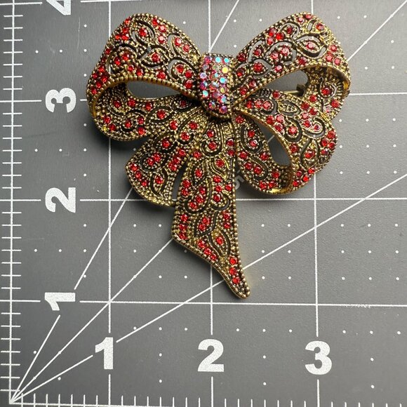 Sparkling Bow Brooch Red Rhinestones Gold-Tone Metal Elegant Statement Pin Acces - Picture 5 of 5